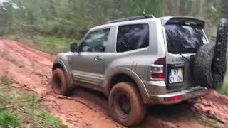 Mitsubishi Pajero 3.2 DiD / Mitsubishi Montero 3.2 DiD in mud