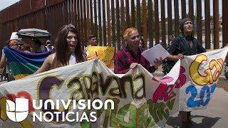Primera caravana de migrantes 'trans-gays' pide asilo a EEUU en la frontera con México