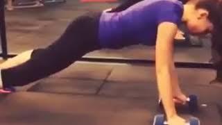 Neslihan Atagül in fitness workout