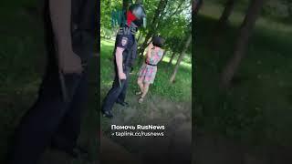 ⭕️ Полиция задержала журналиста RusNews на акции памяти в день рождения Алексея Навального*