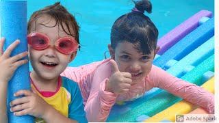 Dicas de segurança na piscina com Alice e Clara