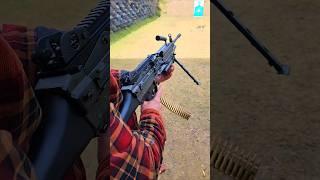 Shooting the SAW M249S Machine Gun!