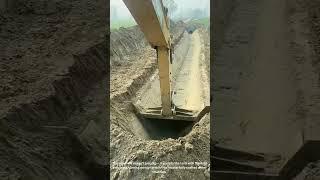 Genius Excavator Hack Creates Perfectly Shaped Drainage Ditches!