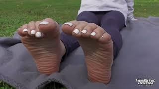 Latina Soles At The Park