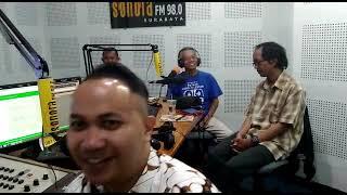 Suasana Siaran "Surabaya Koes Plus Nite" Radio Sonora Surabaya