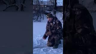 Секретная техника: Как добыть огонь из подо льда на рыбалке! #shorts