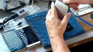 HTC One M7 easy to  battery cover removal