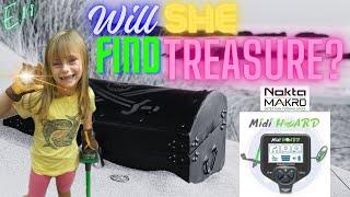 Midi Hoard by Nokta Makro - Unboxing and Using with Lily Liberty (E.88) #metaldetecting #nokta