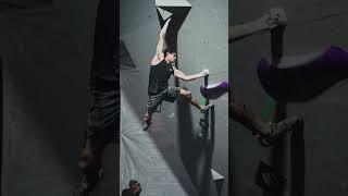 Zach Richardson at Jackalope MTL Finals in front of a 3000 person live crowd. What a save! #climb