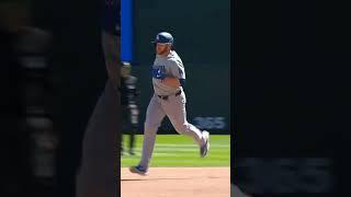 Max Muncy puts his ankles and hips into this homerun, and sends it 400 feet #sports #mlb