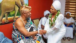 NII TEIKO TSURU II RECEIVES THE WIFE OF THE OONI OF IFE AT THE GA MANTSƐ PALACE.