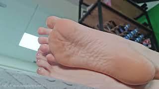 Akina's barefoot jeans 4K toes soles preview