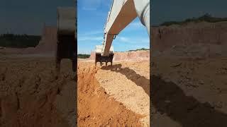 Pulling the ground mud to load it on truck