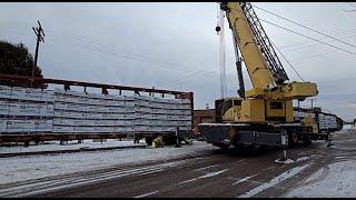 Crane Arrives To Derailment, Locomotive Drags Derailed Cars For 122,000lb Lifts! #trains #derailment