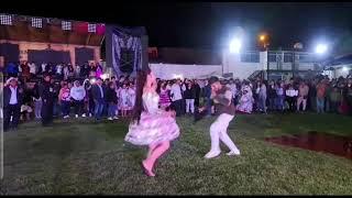 Duelo de guiadoras en danzas peruanas Ccori Inkil vs Espadita magica