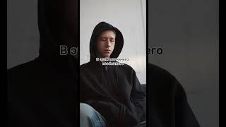 Девушка включив свет увидела в зеркале призрака. Страшная история.