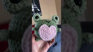 Valentines LOVE Amigurumi frog