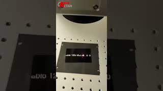 Лазерный маркер наносит надпись на металл