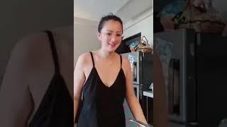 PRETTY CHINESE YOUNG MOM