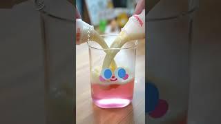 蜜桃奶冻：清新可口的蜜桃奶冻，口感绵密且有清新水果香气，是夏日必备的甜品。Peach Panna Cotta
