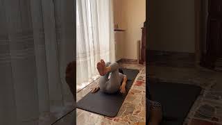 Yoga flow in the morning #leggings #stretches #yoga
