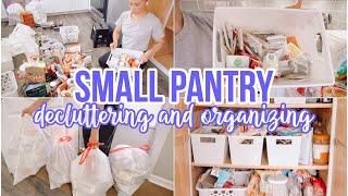 SMALL PANTRY DECLUTTER & ORGANIZE // DECLUTTERING AND ORGANIZING // HOME ORGANIZATION // BECKY MOSS