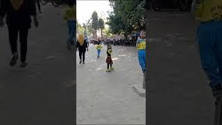 ini suasana saat bazar dan sebelum pentas nih. ruame banget yaa di sekolahku