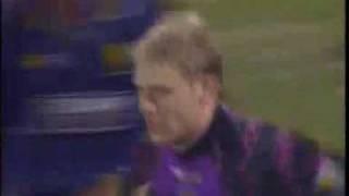 Peter Schmeichel (Goalkeeper) scores overhead kick in last minute.