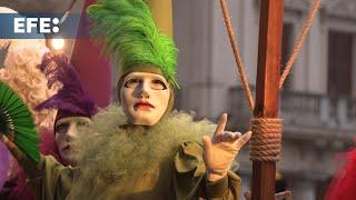 Montevideo da inicio al Carnaval más largo del mundo con un desfile lleno de historia y tradición