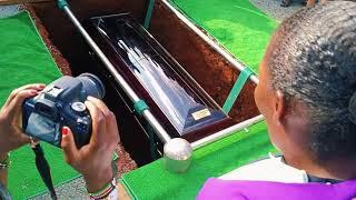 WOOOIIIEEE LIZZ WANYOIKE LAST BORN  CRIED ALOT AT GRAVE SITE...MUM UMENIACHA...WACHA TUZIKWE PAMOJA