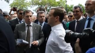 Медведев: ДЕНЕГ НЕТ, НО ВЫ ДЕРЖИТЕСЬ!!!