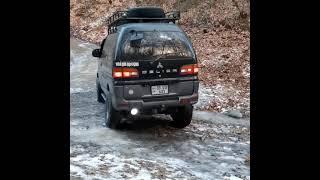 Mitsubishi Delica off road