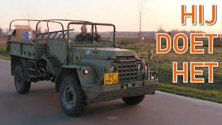 Het militaire voertuig rijklaar maken