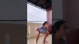 Workout at home by Selebgram cantik "Nelly amelia"  #hot