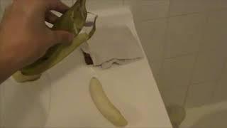 HOW TO PEEL A BANANA QUICKLY! | HOW2DO