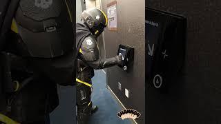 Calling in extraction ⬆️⬇️️⬆️ #helldivers2 #helldivers #helldivers2cosplay #cosplay #pax #paxeast