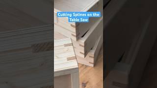 Spline slots on the table saw to improve corner joints #buttjoint #mitrejoint #spline #tablesaw