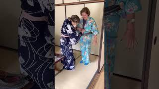 Poniéndonos el kimono