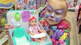 Alice selects a NEW TOYS for children in a children's store !