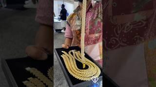 Why he holding a $50k CubanLink Chain? #diamond #cubanlink #oro #goldjewellery #goldchain #vvs