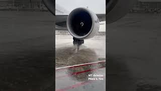 GE90 water vortex #boeing #b777 #ge90 #jet #airplane #aircraft #engine