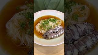 Somen noodles with thick sauce made from mantis shrimp broth