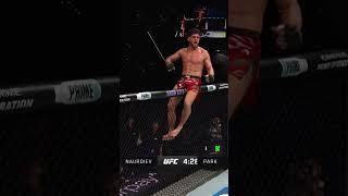 𝟐 𝐏𝐎𝐈𝐍𝐓𝐒 deducted for an illegal knee!  #UFC #UFCIndia