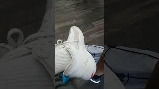 Foot reveal...