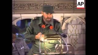 USA: NEW YORK: CUBAN PRESIDENT FIDEL CASTRO VISITS HARLEM