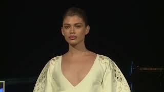 Valentina Sampaio desfila no Senai Brasil Fashion 2017