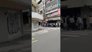 Queuing for Scallion Pancake at YongKang Street in Taipei Taiwan