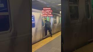 SUBWAY. BE CAREFUL WITH THE TRAIN DOOR#shorts #trending #youtubeshorts #youtube #viralvideo #train