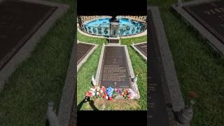 Elvis Presley and his family’s gravesites at Graceland! #graceland #elvis #elvispresley #shorts