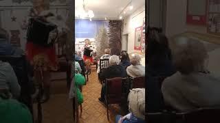 Гармошки переборы, поет Любовь Гришанова